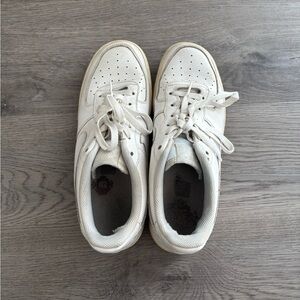 NIKE: White Airforce 1s